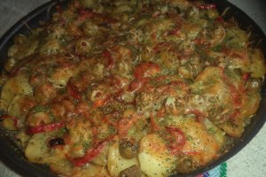Tarta din cartofi cu legume si cascaval la cuptor