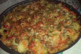 Tarta din cartofi cu legume si cascaval la cuptor