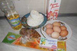 Strudele cu branza dulce si stafide aurii