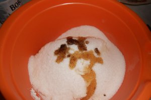 Strudele cu branza dulce si stafide aurii