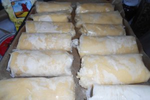Strudele cu branza dulce si stafide aurii