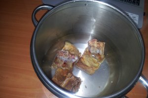 Ciorba de fasole cu oase afumate