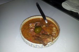 Ciorba de fasole cu oase afumate