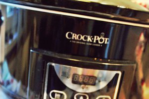 Negresa cu kiwi si dulceata de agrise la slow cooker Crock-Pot