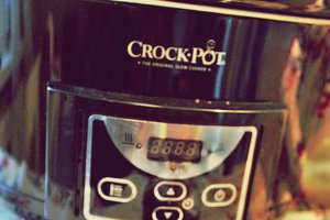 Negresa cu kiwi si dulceata de agrise la slow cooker Crock-Pot
