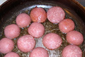 Farfalle cu " petale" de salam picant