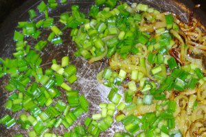 Farfalle cu " petale" de salam picant