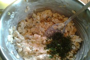 Salata de ciuperci, sunca si castraveti murati