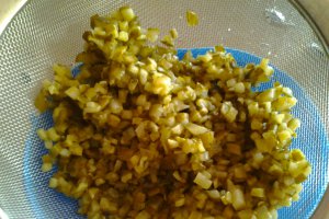 Salata de ciuperci, sunca si castraveti murati