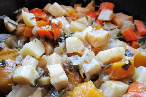 Graten de legume pe pat de cus cus la slow cooker Crock-Pot