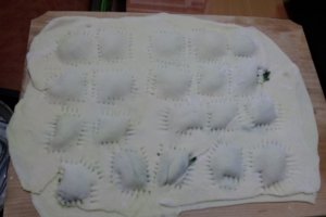 Tortellini de casa cu spanac si sos picant de ardei