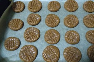 Fursecuri cu unt de arahide (Peanut butter cookies)