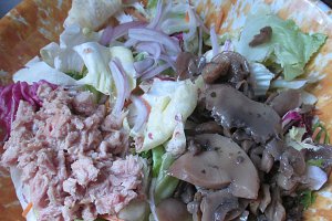 Salata cu ton si ciuperci