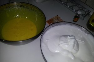 Prajitura cu crema de branza si budinca de fistic