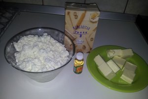 Prajitura cu crema de branza si budinca de fistic