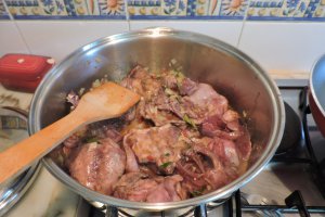 Iepure cu vin rosu si rozmarin