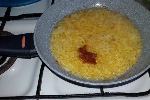 Peste cu pasta harissa