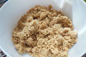Prajitura cu crema de vanilie, visine si crema de fructe de padure