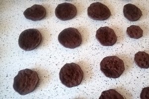Biscuiti pufosi cu crema de piersici