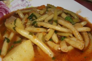 Mancare de fasole verde cu snitele de soia