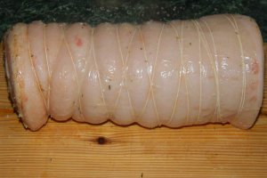 Rulada imbunatatita din piept de porc