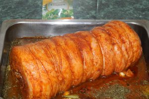 Rulada imbunatatita din piept de porc