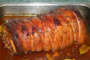 Rulada imbunatatita din piept de porc
