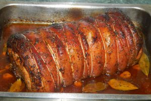 Rulada imbunatatita din piept de porc