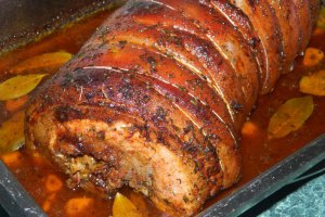 Rulada imbunatatita din piept de porc