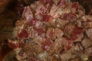 Gulas de vita cu cartofi
