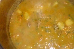 Gulas de vita cu cartofi