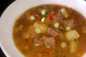 Gulas de vita cu cartofi