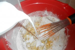 Clatite cu nuca macinata in compozitie