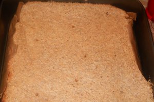 Prajitura cu bezea si crema de ciocolata