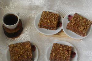 Prajitura cu bezea si crema de ciocolata