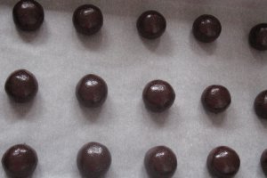 Biscuiti cu cacao si gem de prune(de post)