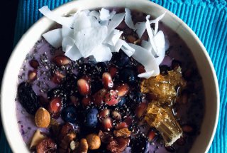 Smoothie cu fructe de padure si tofu