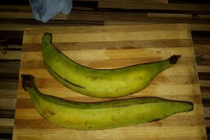Banane umplute cu creveti si salsa