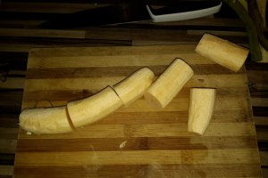 Banane umplute cu creveti si salsa
