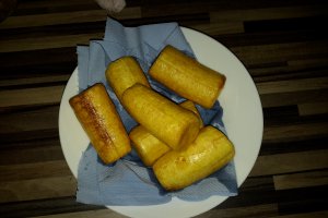 Banane umplute cu creveti si salsa