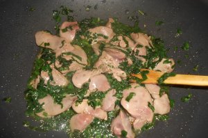 Ficatei de pui cu leurda la wok