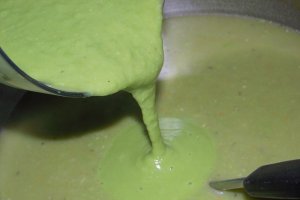 Supa crema de mazare cu bacon afumat