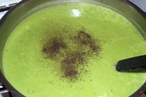 Supa crema de mazare cu bacon afumat