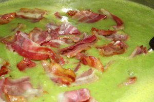 Supa crema de mazare cu bacon afumat