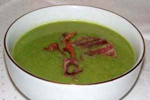 Supa crema de mazare cu bacon afumat