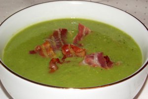 Supa crema de mazare cu bacon afumat