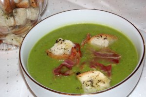 Supa crema de mazare cu bacon afumat