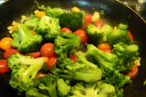 Salata de broccoli cu naut si fasole