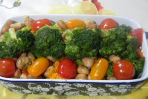 Salata de broccoli cu naut si fasole