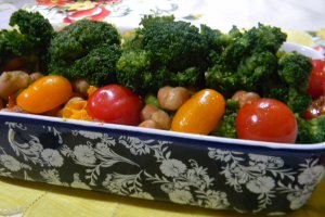 Salata de broccoli cu naut si fasole